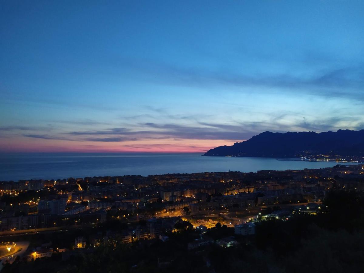 Casa Vacanze Villa Pellegrino 살레르노 외부 사진