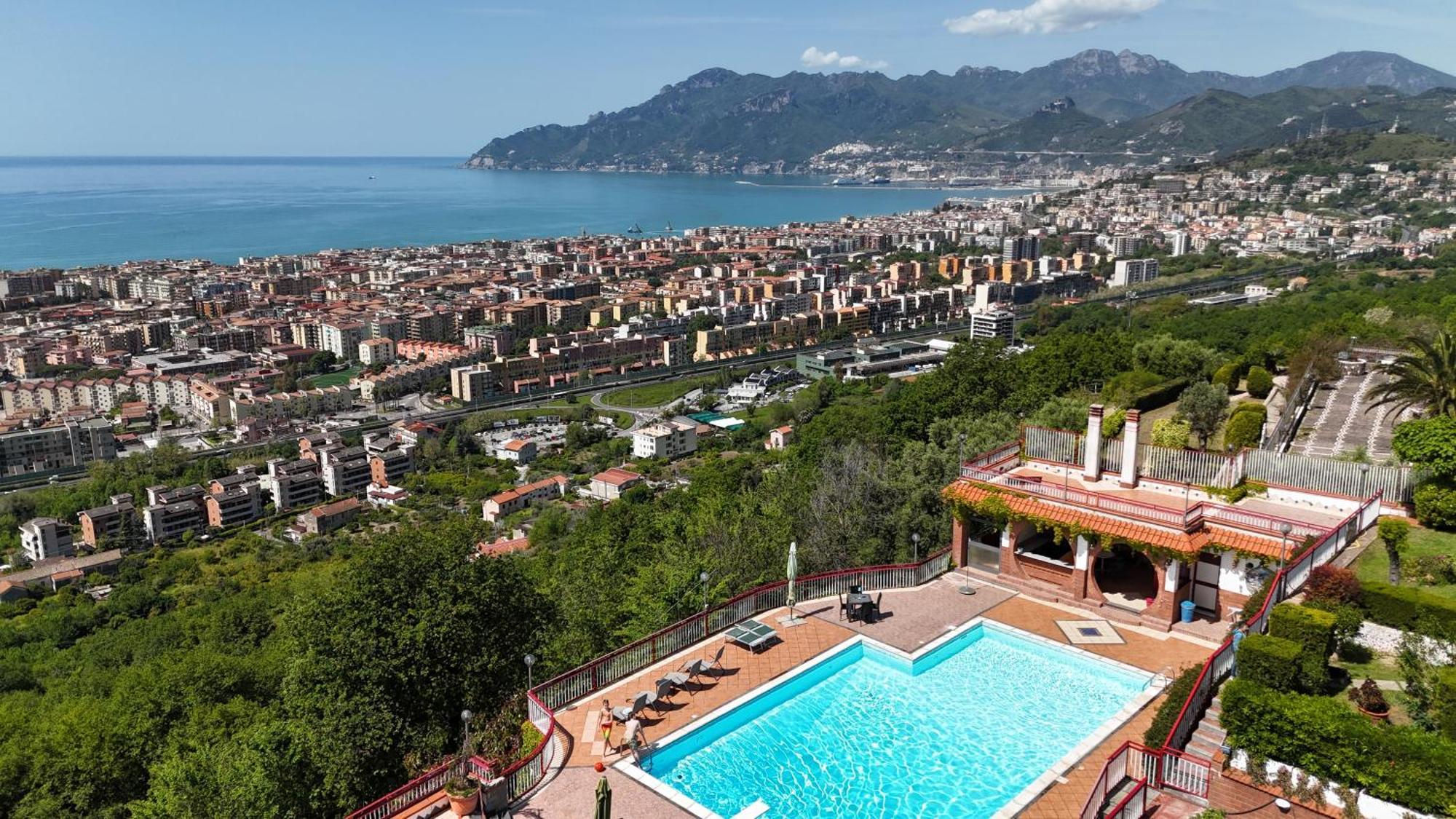 Casa Vacanze Villa Pellegrino 살레르노 외부 사진