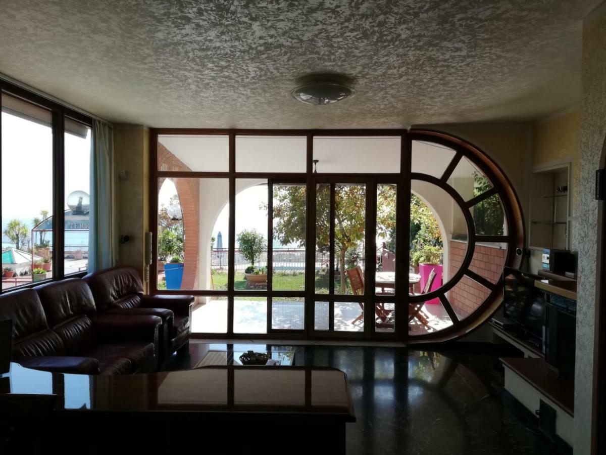 Casa Vacanze Villa Pellegrino 살레르노 외부 사진